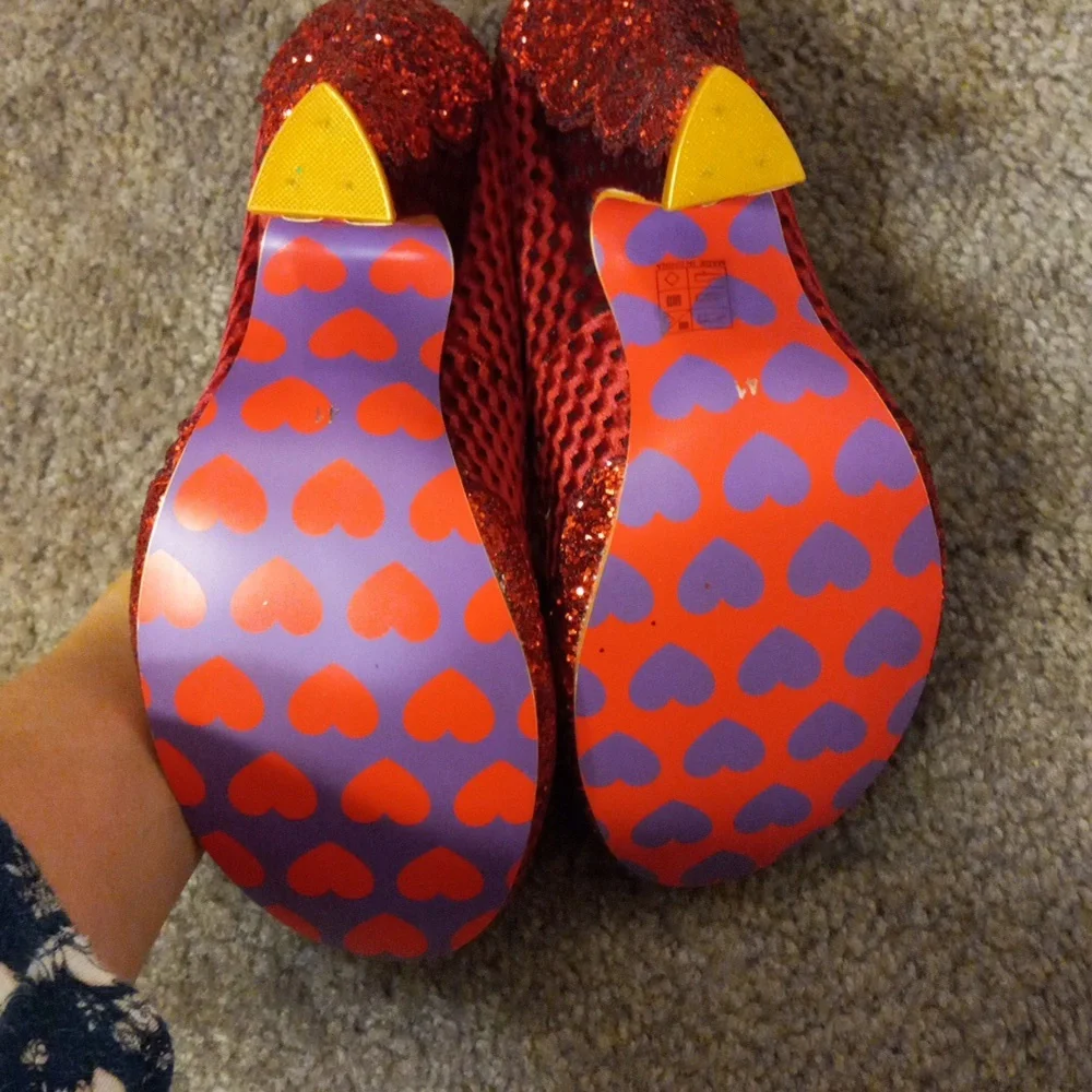 New WRAPPED UP PRETTY red glitter Embroidered Christmas Heels, Size 37, US 7 - Picture 3 of 12